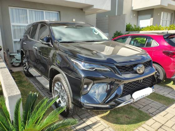 TOYOTA HILUX SW4 2.8 D-4D TURBO DIESEL SRX PLATINUM 7L 4X4 AUTOMÁTICO TOYOTA HILUX SW4 2.8 D-4D TURBO DIESEL SRX PLATINUM 7L 4X4 AUTOMÁTICO